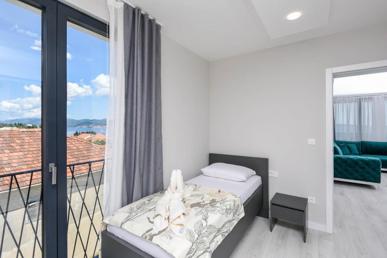 Sunny Day Luxury Holiday Apartments Orebic Exterior photo
